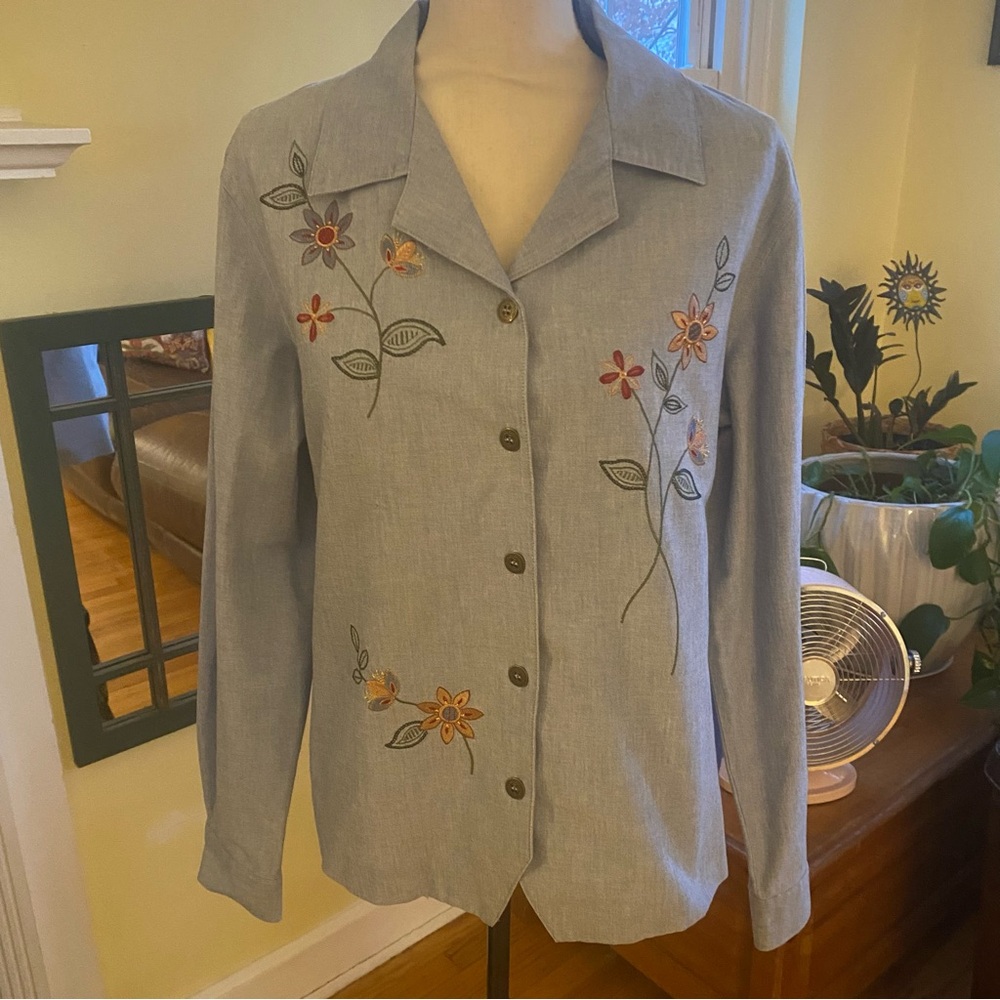 Blue Denim chambray ALFRED DUNNER
Embroidered Floral Button Down Shirt Size 14
